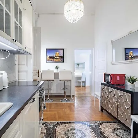 Apartment Cityscape Budget Csanyi Charm *