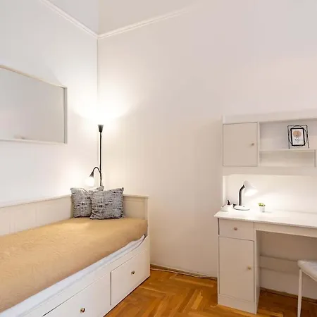 Cityscape Budget Csanyi Charm Apartment