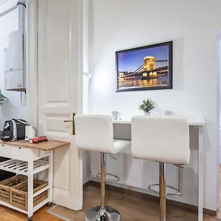 Cityscape Budget Csanyi Charm Apartment