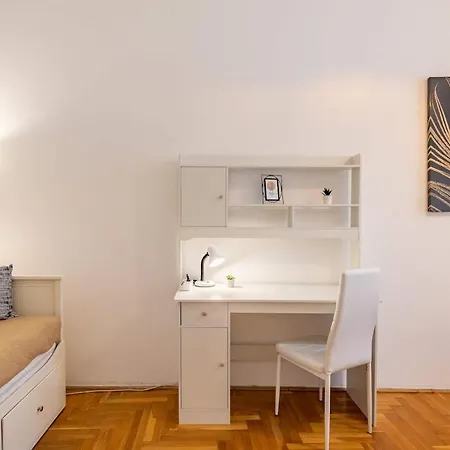Cityscape Budget Csanyi Charm Apartment